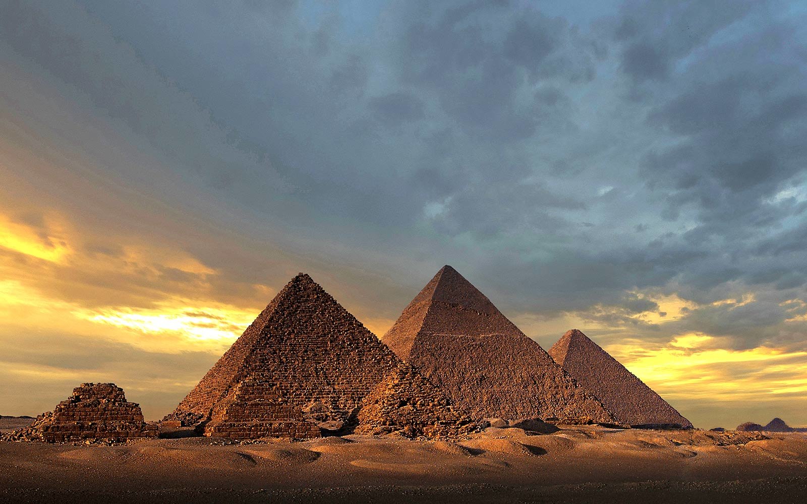 Cairo Stopover Travel Package: Pyramids of Giza and Old Cairo