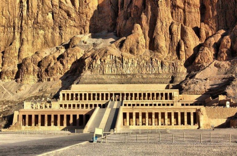 Day Tour in Valley of the Kings, Hatshepsut and Colossi of Memnon