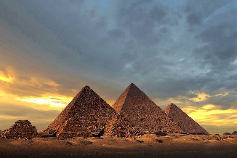 Cairo Stopover Travel Package: Pyramids of Giza and Old Cairo