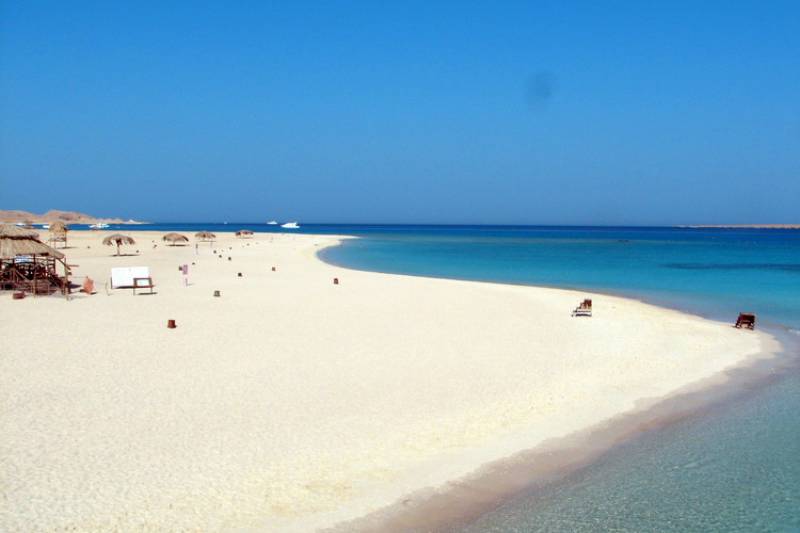 Egypt Luxury Travel Program: 12 Days in Cairo, Giza, Luxor, Aswan, Edfu and Hurghada