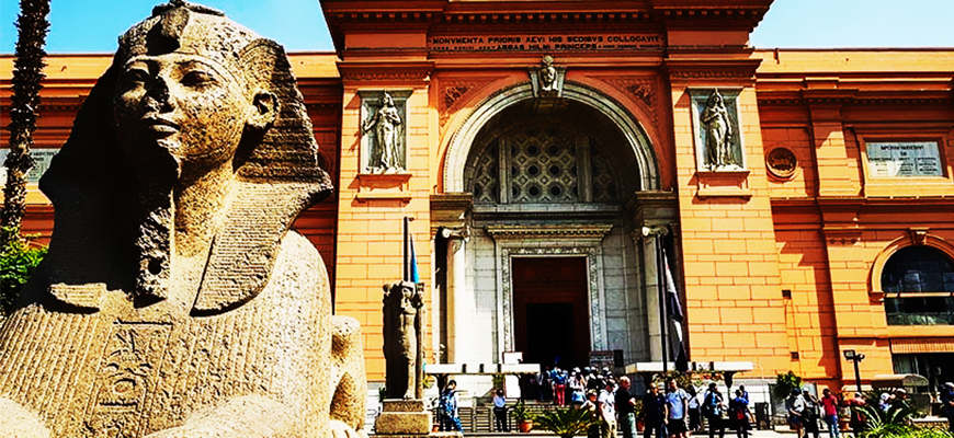 Cairo Day Tour to Giza Pyramids and Egyptian Museum from Hurghada by Flight