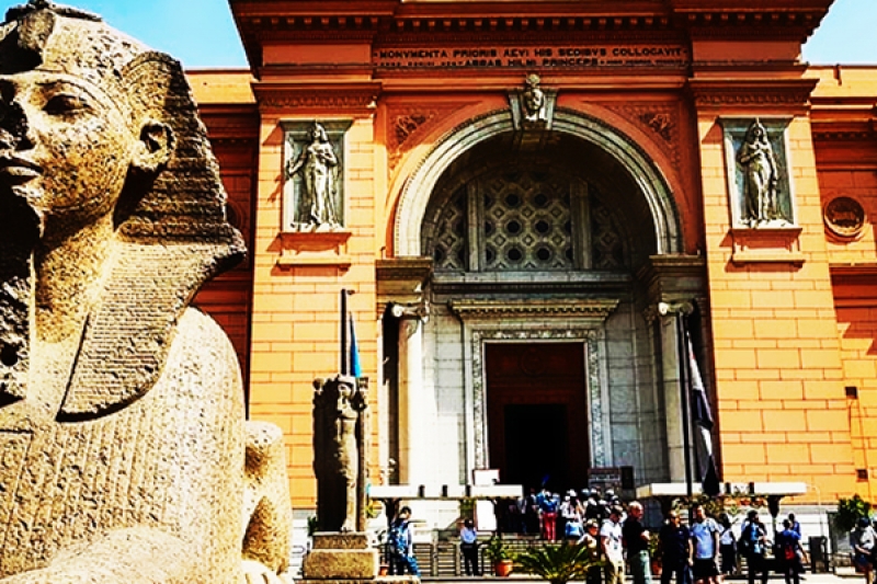 Cairo Day Tour to Giza Pyramids and Egyptian Museum from Hurghada by Flight