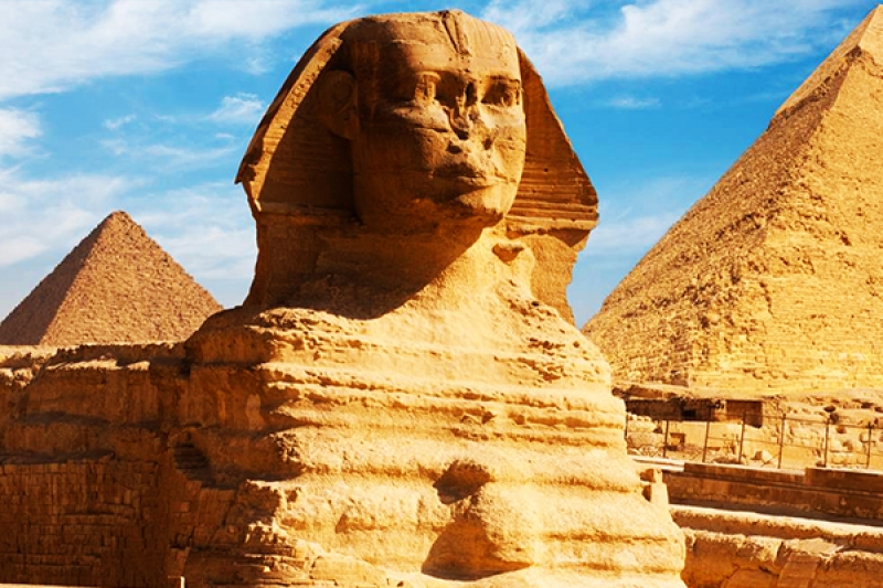 Over Day Tour to Giza Pyramids and Egyptian Museum from Hurghada by Vehicle